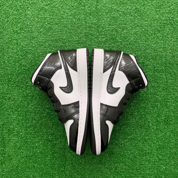 🐼*NEW* Air Jordan 1 Mid “Carbon Fibre” (GS) - Picture 4 of 10